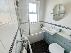 Bathroom - click for photo gallery